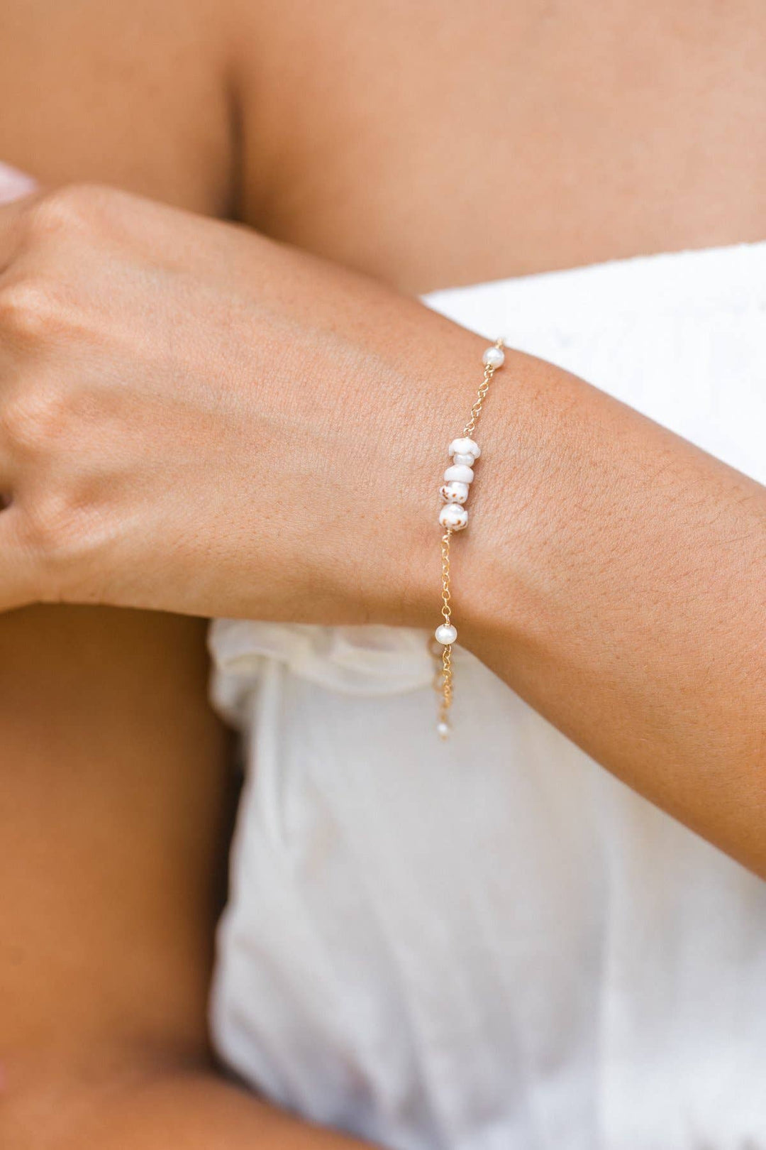 [KI•ELE] - Michelle Dainty Puka + Pearl Bracelet