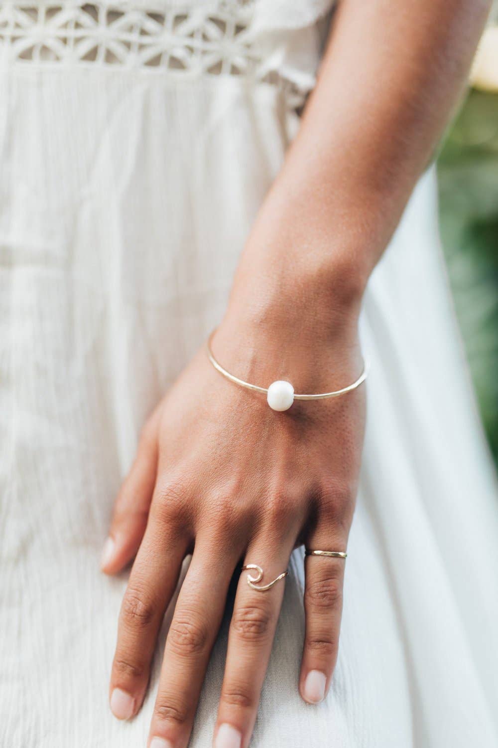 [KI•ELE] - White Pearl Harbor Bangle